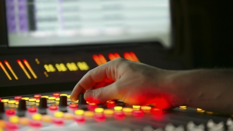 Mixing Music - Learn how to mix a Hip Hop Song like a Pro!