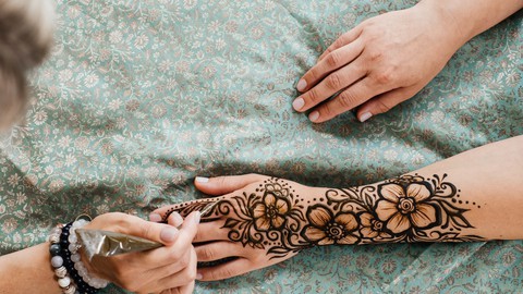 "Henna Artistry Unveiled: Mastering the Mehndi Designs