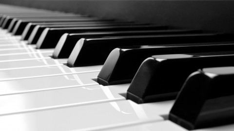 Learn How to Play Piano & Keyboards - Easy Beginner Lessons
