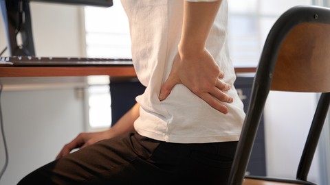 【腰痛改善】デスクに座ったままでもできる！ストレッチ講座