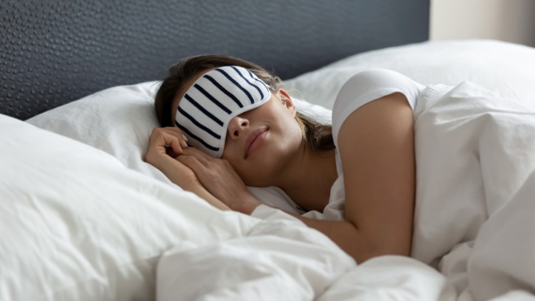 7 Sleep Hacking Tips to Fall Asleep Fast (100% Natural)