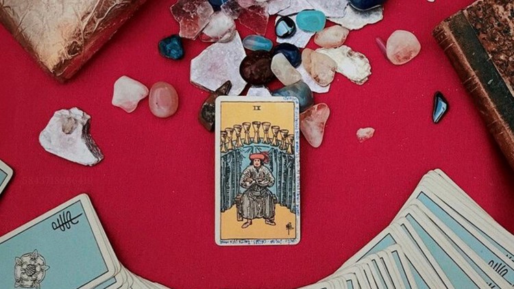 Learning how to interpret Tarot