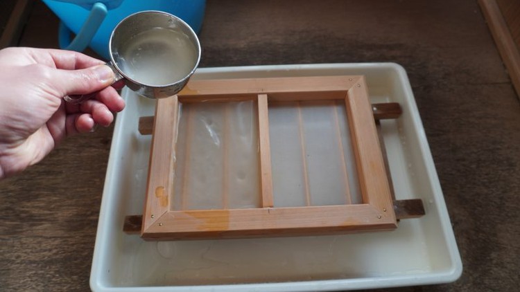 和紙を家で簡単に作る方法｜原料の収穫から出来上がった紙をきれいに仕上げるところまで